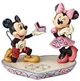 A Magical Moment 4055436 - Statuetta di Mickey Mouse che propone il matrimonio a Minnie Mouse con motivo a cuore, ...