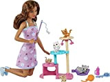 Barbie - Barbie Giochi dei Cuccioli Bambola e Gattini con Una Bambola Barbie, 1 Gatto e 4 Gattini, Casetta Ad ...