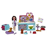 Barbie - Chelsea Studio Veterinario, Bambola con Due Cuccioli e Tanti Accessori, Giocattolo per Bambini 3+ Anni, HGT12