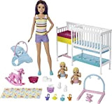 Barbie- Nurserie Skipper Playset, Bambola con Bambolotti, Lettino, Fasciatoio e Tanti Accessori, per Bambini 3+ Anni, Multicolore, GFL38