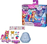 Hasbro My Little Pony New Generation Crystal Adventure Sunny Starscout, 7,5 cm, Pony Arancione con Accessori a Sorpresa, Bracciale, Colore ...