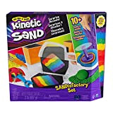 Kinetic Sand, Sandisfactory Set con 1,9 kg di sabbia cinetica colorata e nera, include oltre 10 strumenti, realizzati con sabbia ...