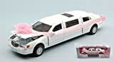 Kinsmart MODELLINO in Scala Compatibile con Lincoln Town Car Stretch Limousine 1999 "Just Married 1:38 KT7001WW