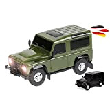 Land Rover Defender Auto radiocomandata con licenza originale, modello di veicolo in scala 1:24 e illuminazione a LED con telecomando ...