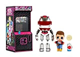 LOL Surprise Boys Arcade Heroes, Figurina di Azione, Con 15 Sorprese, Costumi da Eroe di 6 Pezzi e Accessori
