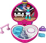 Polly Pocket- Mini Cofanetto Campeggio di Shani, con Una Bambola, Giocattolo per Bambini 4+ Anni, FWN41