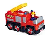 Simba 109252505 - Pompiere Sam Jupiter, versione bambino con figura 7 cm, auto giocattolo da 17 cm, camion dei pompieri ...